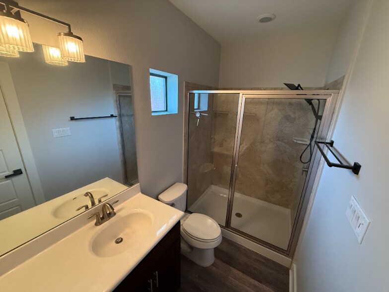 Building Photo - 1500 Lorraine Loop