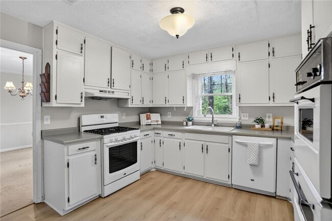 Building Photo - 4624 Mountain Creek Dr