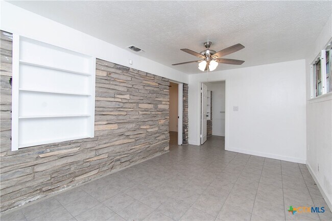 Primary Photo - 1806 Glendale Dr