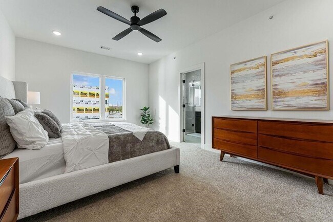 Building Photo - 4116 W Olive St