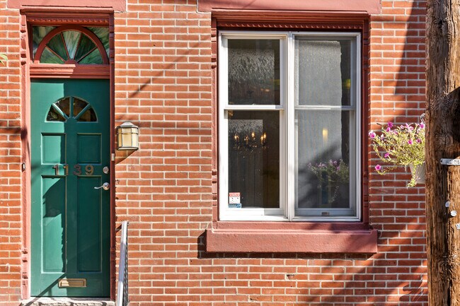 Building Photo - 1139 Titan St