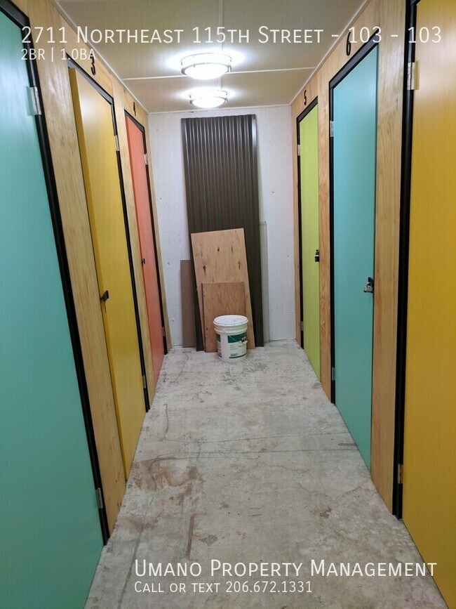 Building Photo - 2711 NE 115th St