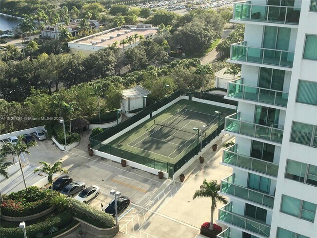 Building Photo - 2641 N Flamingo Rd