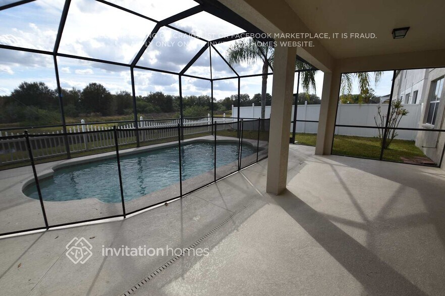 Building Photo - 11135 Golden Silence Dr