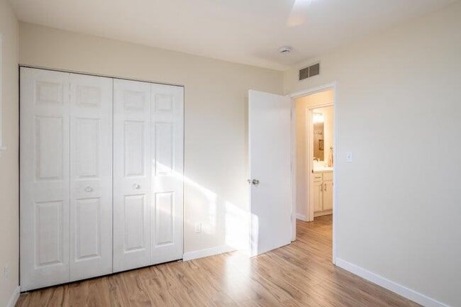 Building Photo - 1529 Wismer St