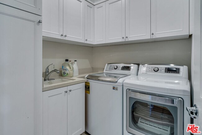 Building Photo - 19633 Wells Dr