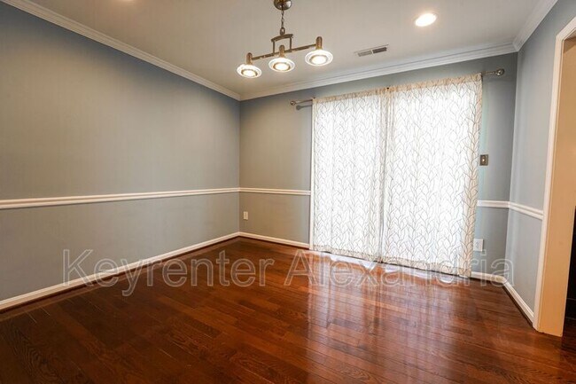 Building Photo - 1107 N Taylor St