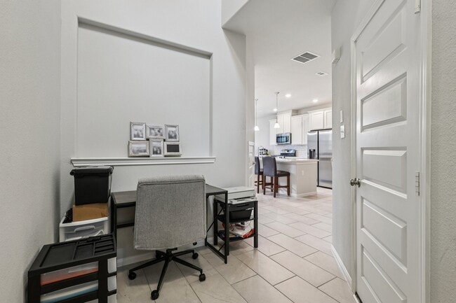 Building Photo - 7333 Hinsdale Dr