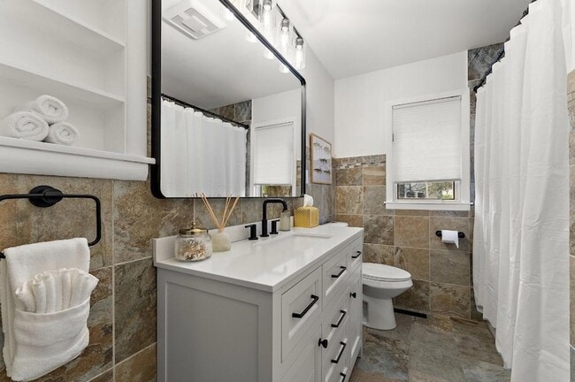 Building Photo - 1424 Vista Ln SW