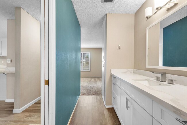 Building Photo - 960 Shorepoint Ct