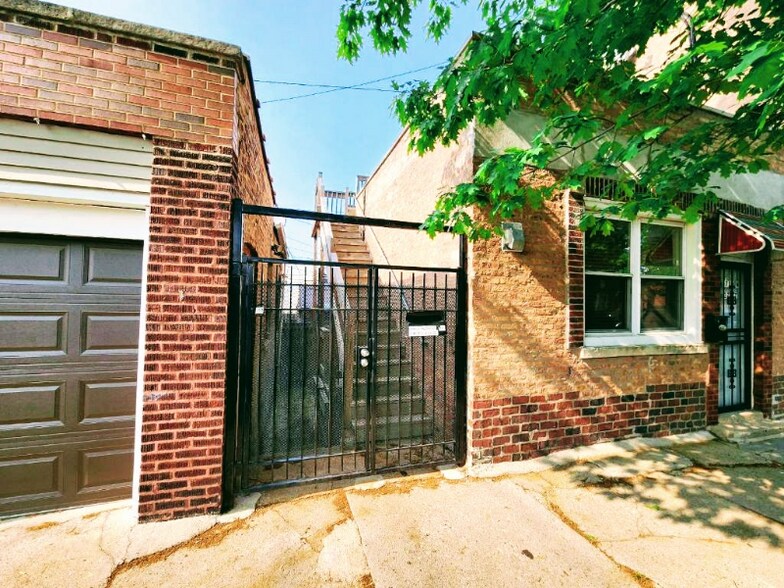 Building Photo - 1710 W 37th St