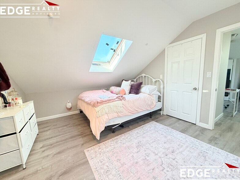 Building Photo - 39 Long Ave