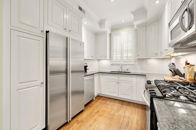 Building Photo - 1522 32nd St NW