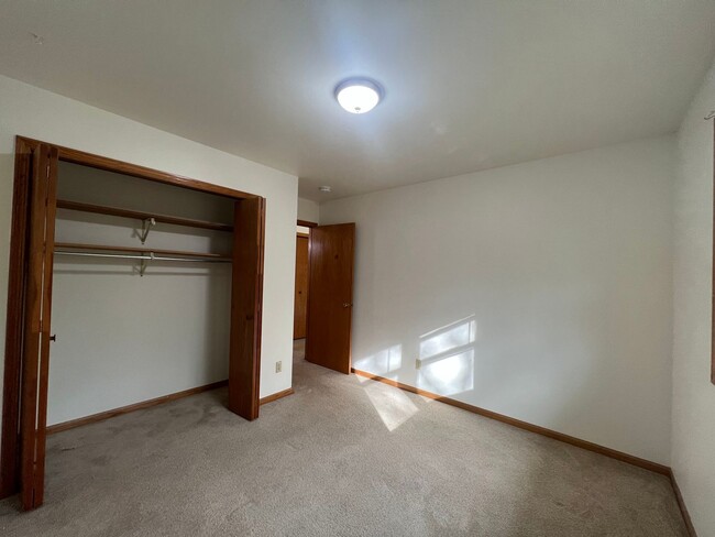 Building Photo - Lacy Road Duplex