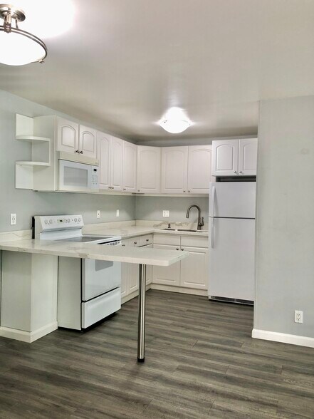 Building Photo - 1806 Cole Ave