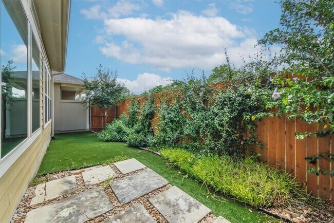 Building Photo - 5820 Harper Park Dr