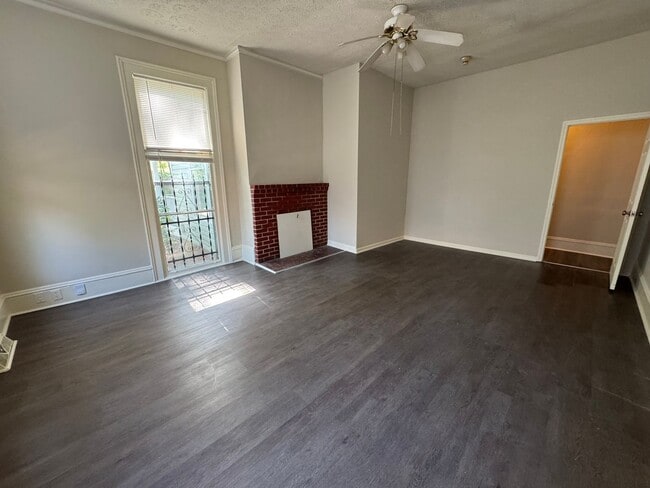 Building Photo - Large 4/2.5 House in S Rome $1,395