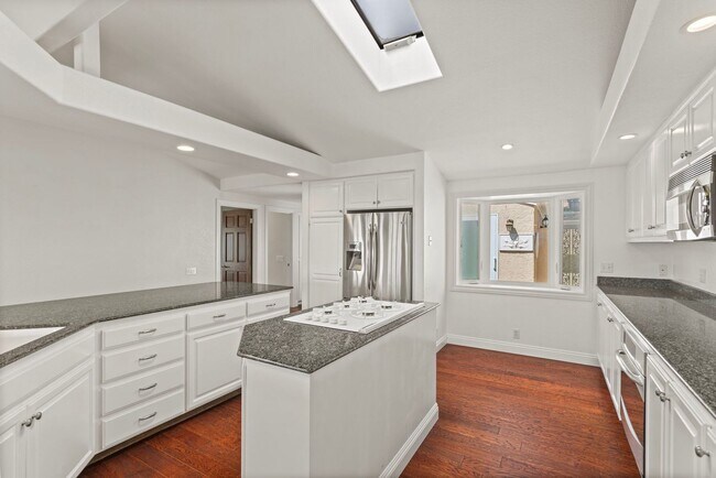 Building Photo - Stunning *VIEW* home for rent in desirable...