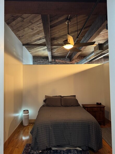 Building Photo - 105 S 9th St