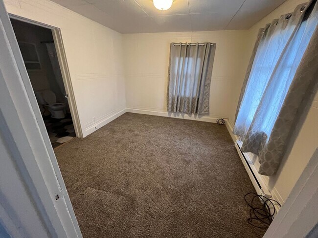 Building Photo - 5580 High Banks Rd