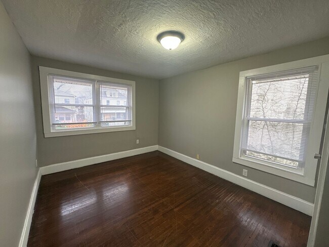 Building Photo - 438 E 16th Ave