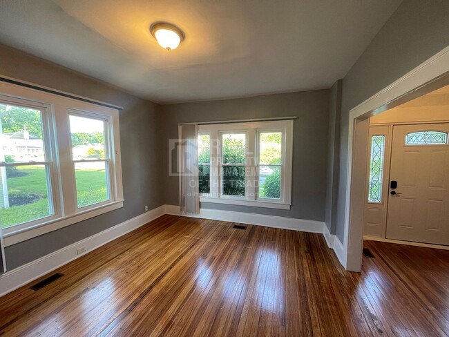 Building Photo - Unbelievable 4bd/2ba Home right next to NC...