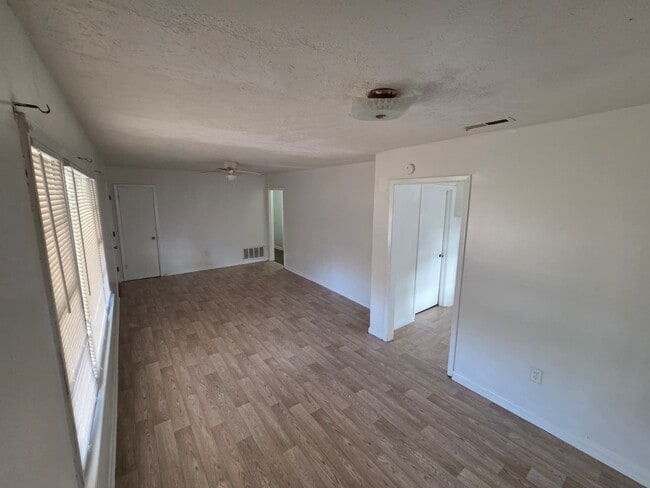 Building Photo - 5136 Lurline Dr