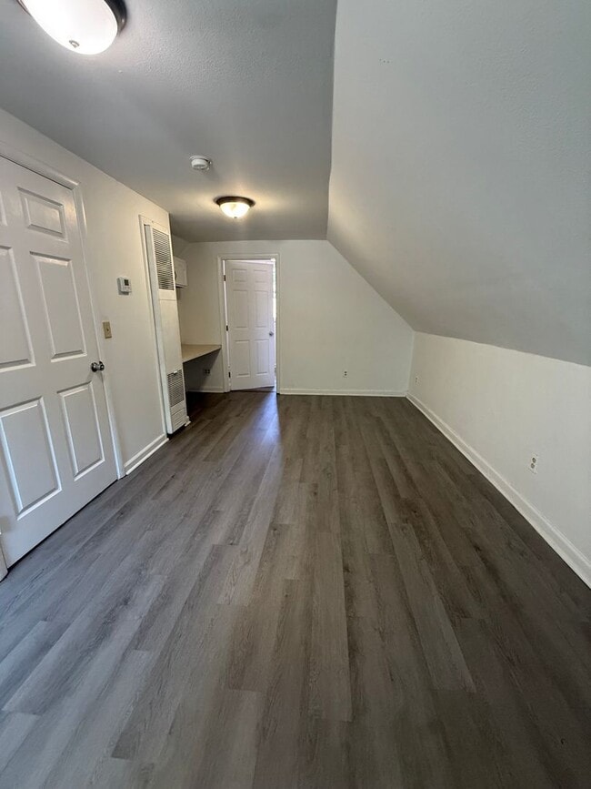 Building Photo - 853 S Nettleton Ave