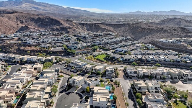 Building Photo - Distinctive Fully Furnished Estate in The Canyons!