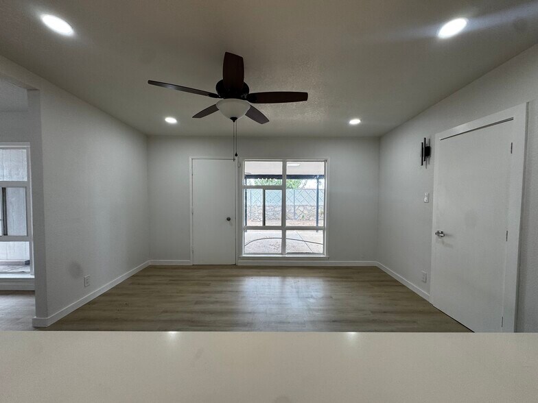 Building Photo - 5102 Beals Dr