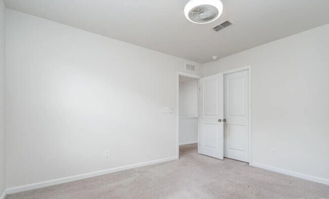 Building Photo - 1925 Pin Hook Rd