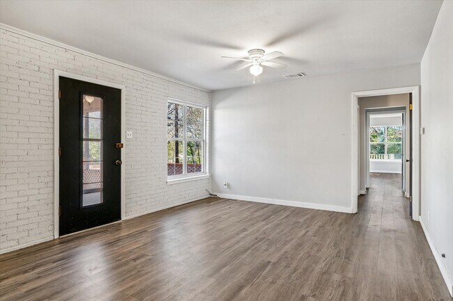 Building Photo - 175 E Elm St