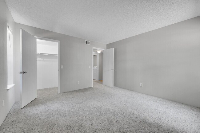 Building Photo - $1,350.00, 1-bedroom, 1-bathroom Lower Lev...