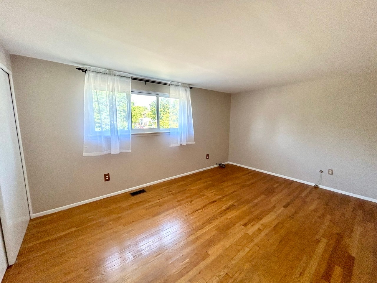 Building Photo - 166 N Christine Cir