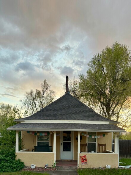 Primary Photo - 1022 N Arcadia St