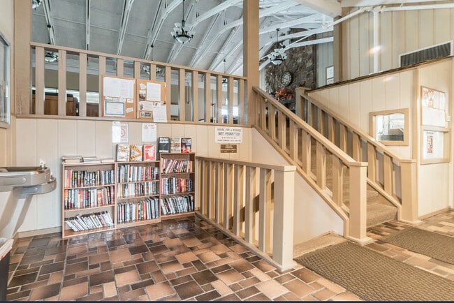 Building Photo - 238 Driftwood Ln