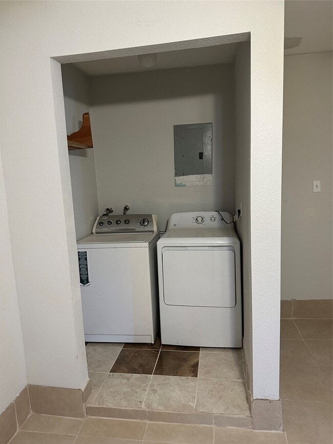 Building Photo - 205 Burke Rd