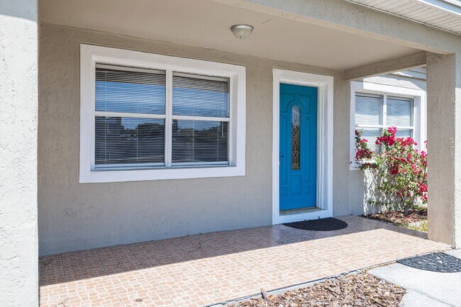 Building Photo - "Charming 4-Bedroom Tampa Home with 2 Full Baths and Spacious Layout!"