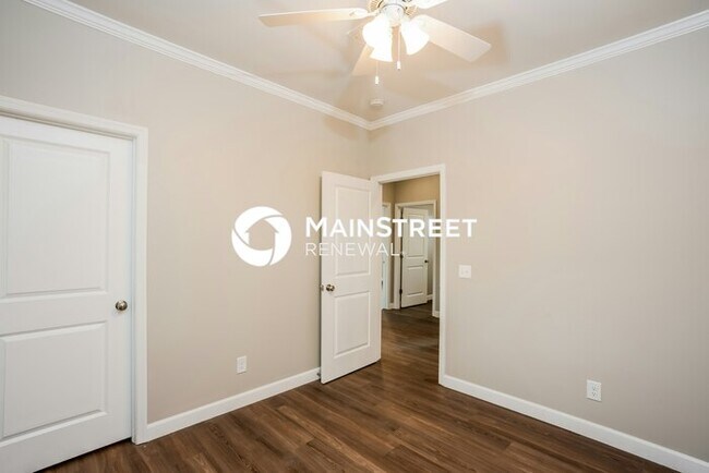 Building Photo - 4 Bedroom Pet-Friendly Home in St. Petersburg, FL with Main Street Renewal