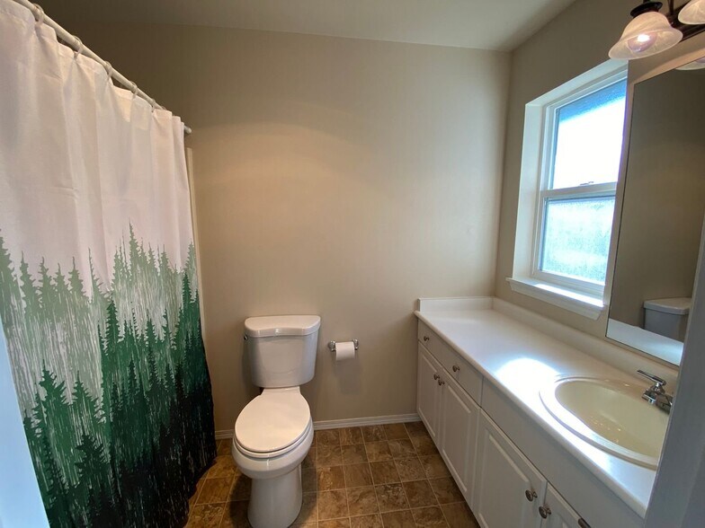 Building Photo - 3378 Northwest Ave