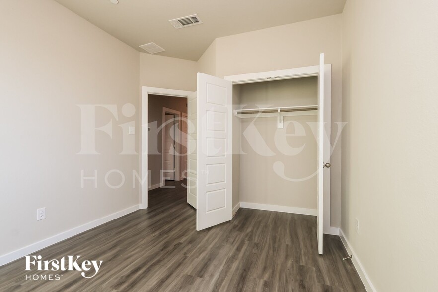 Building Photo - 434 S Centro Cir