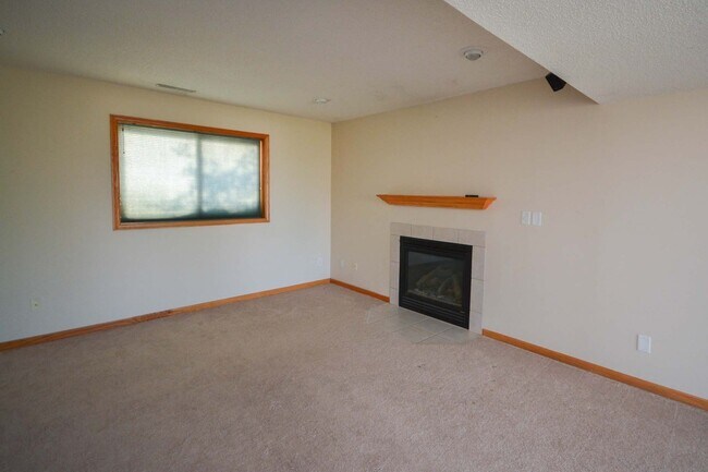 Building Photo - Great NW Home with Fenced Yard Near Gibbs Elementary