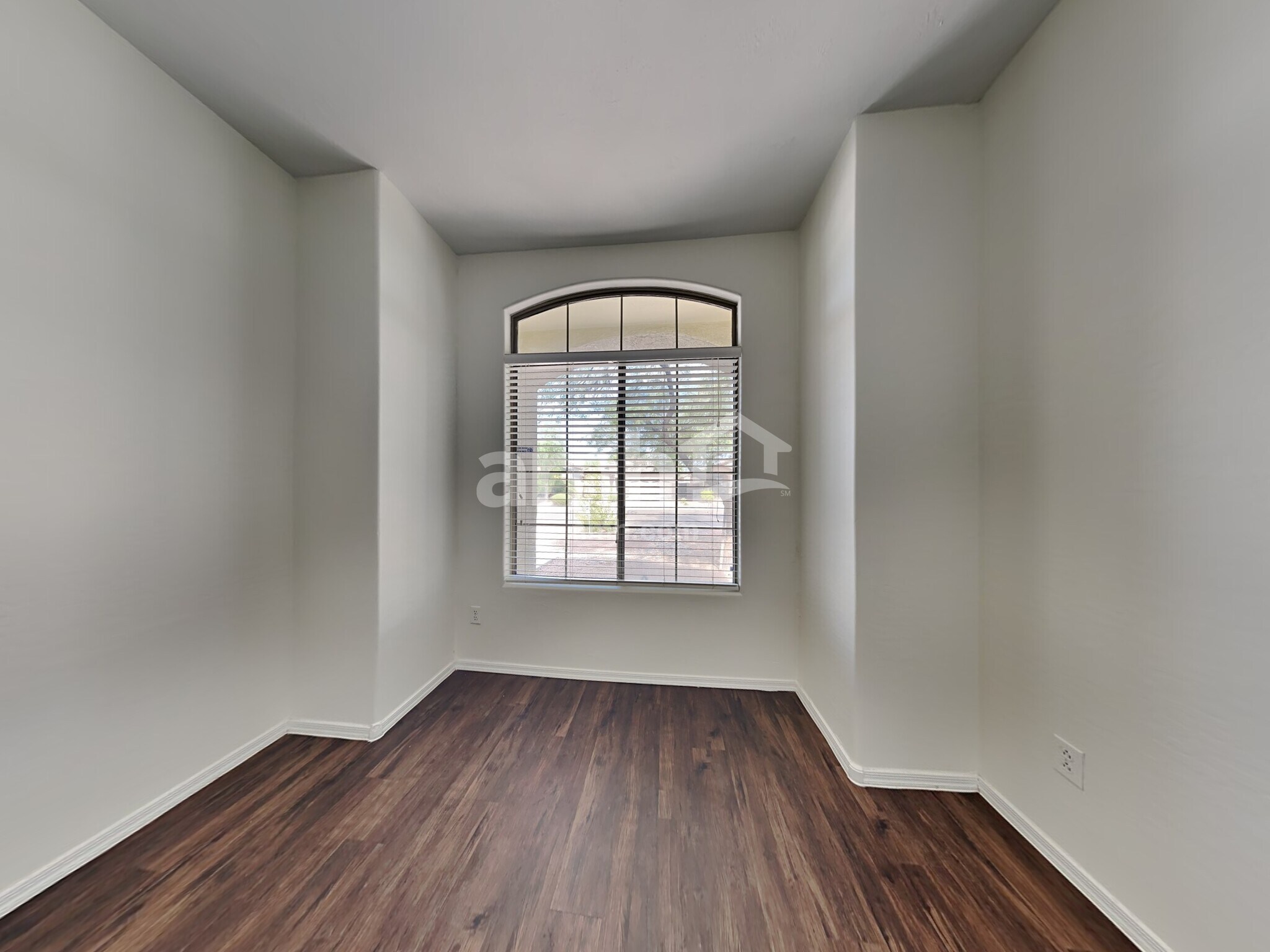 Building Photo - 8829 W Hilton Ave