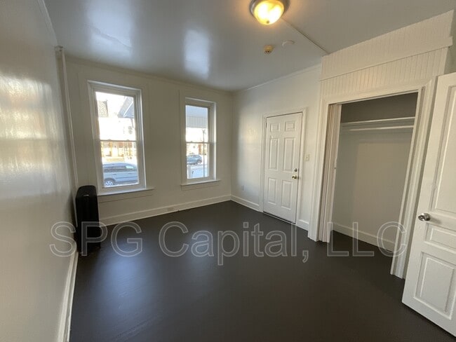 Building Photo - 260 W Jackson St