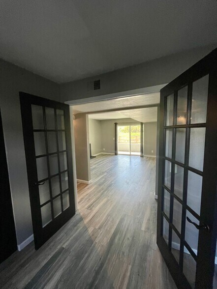 Building Photo - 7395 E Eastman Ave