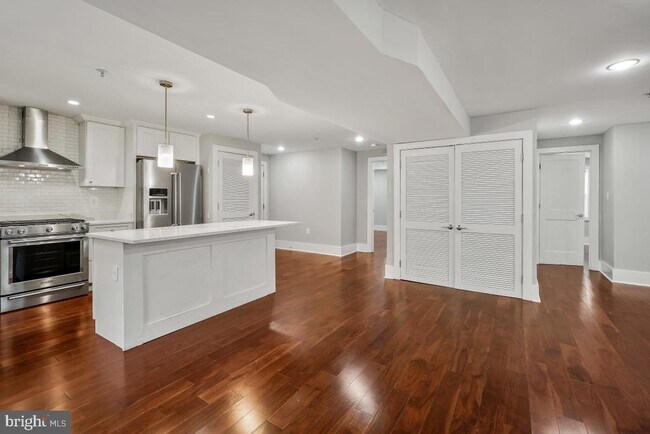 Building Photo - 837 Shepherd St NW