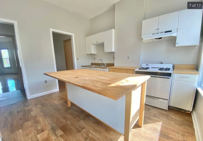 Building Photo - 193 Beech St