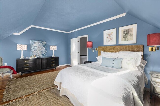 Building Photo - 30 Bull St