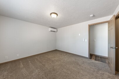 Building Photo - Spacious and Updated Pet Friendly Home