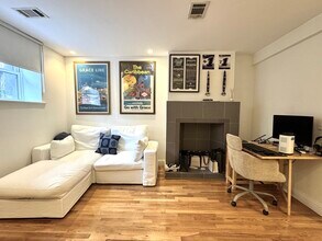 Building Photo - 124 Beacon St